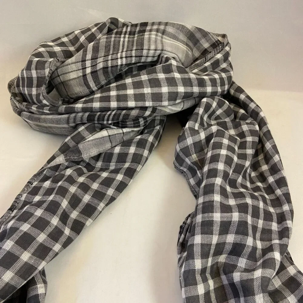 #6234 Black white and gray scarf lighweight 13x71 inches